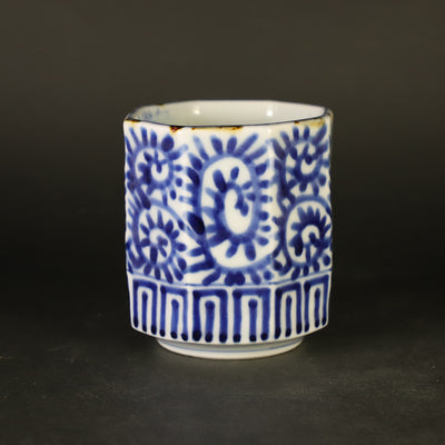 Fukusen Kiln Octopus Arabesque Beveled Teacup (Small)