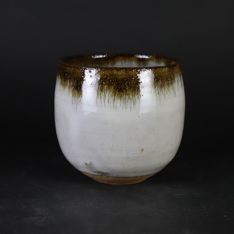 Nakazato Tarouemon Kiln Karatsu Choko (Extra Large Spotted Whale)