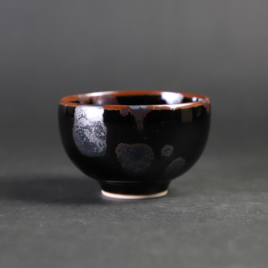 天目　銀油滴 ぐい呑　作家物 井上祐希 作 天目銀滴ぐい呑 – ギャラリー一番館オンラインショップ
