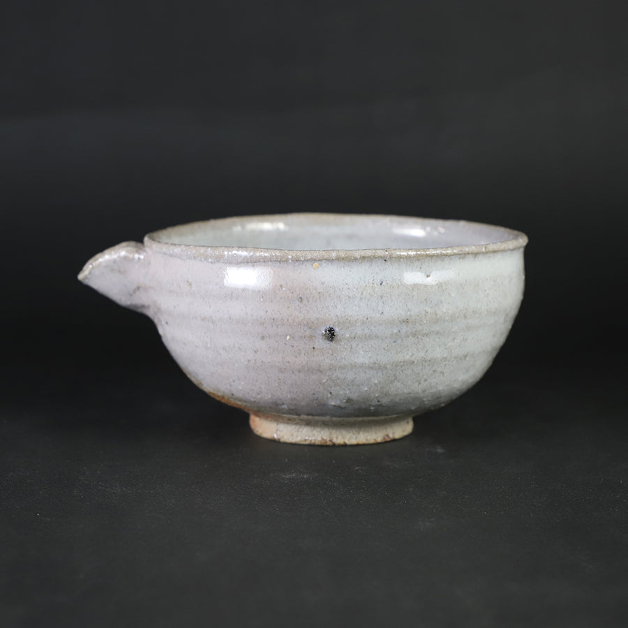 T415 在銘有 ○美 刷毛目唐津 ぐい呑 盃 陶器 陶芸 共箱 伝統工芸 陶芸作家 焼物 酒器 陶芸家 ぐい呑・酒器 作品一覧 | 唐津焼と有田焼の専門店 ギャラリー一番館