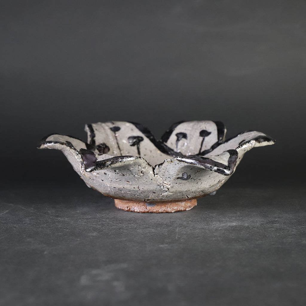 丸田雄 作 絵唐津百合形向付 No.20 – ギャラリー一番館オンラインショップ