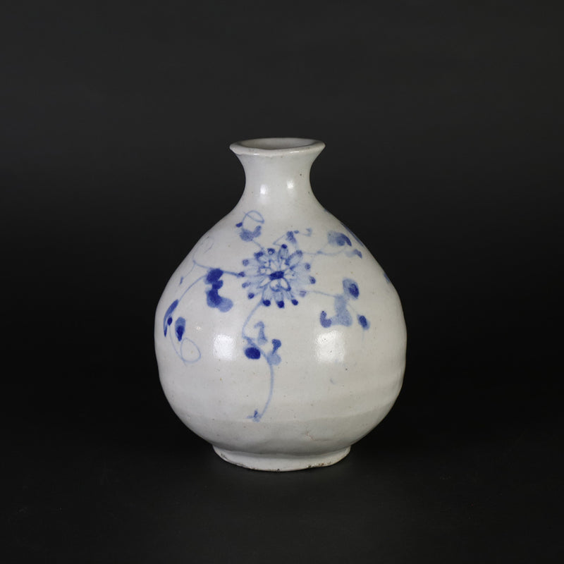 Maruta Soichi Gallery Blue and white sake bottle 2