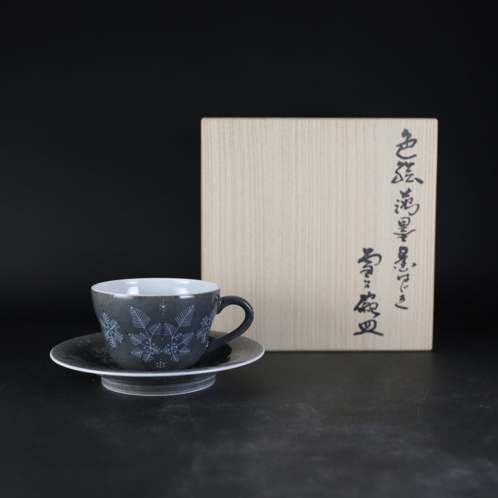 十四代今泉今右衛門 作 色絵薄墨墨はじき雪文碗皿 – ギャラリー