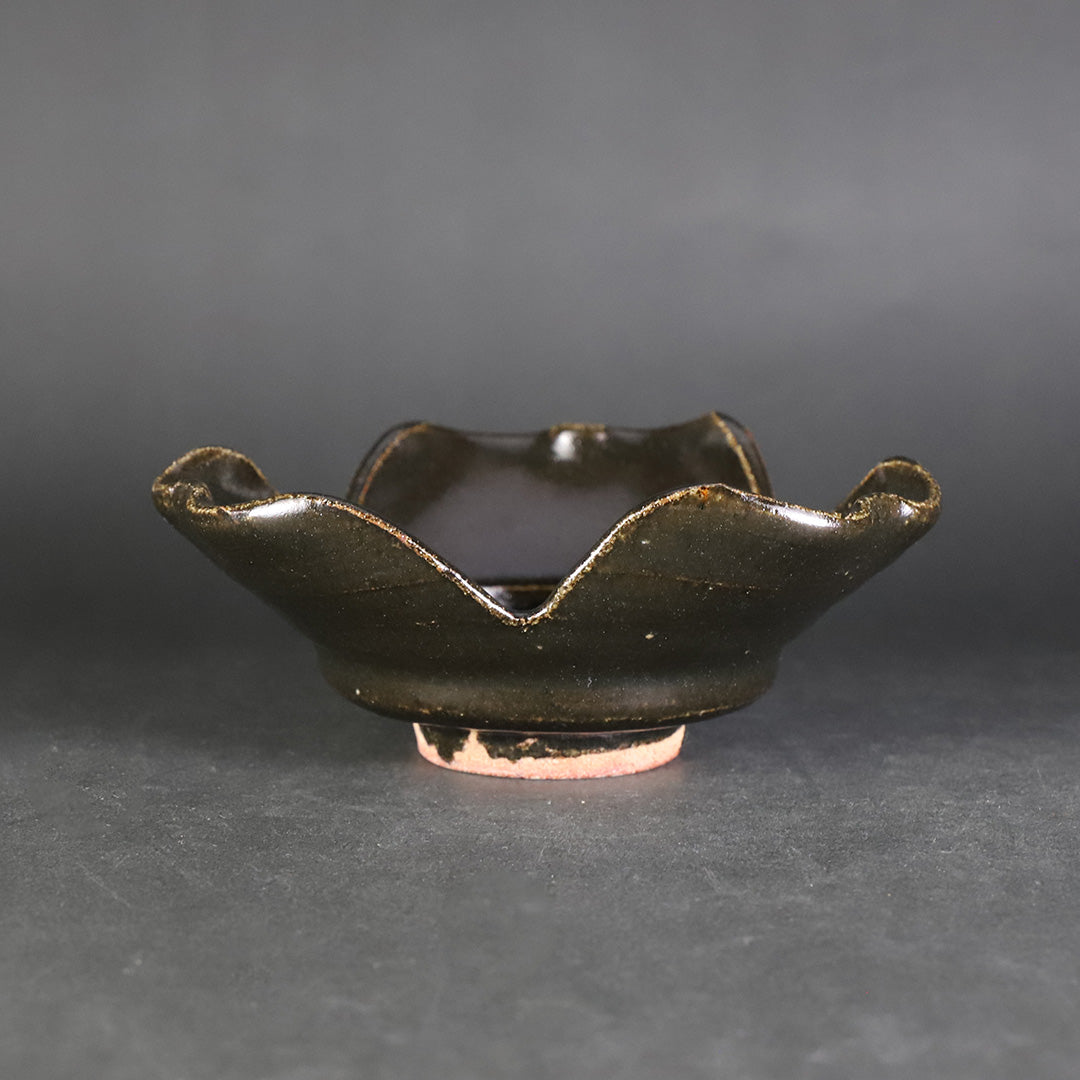 岡本作礼 作 唐津黒高麗割山椒 – ギャラリー一番館オンライン