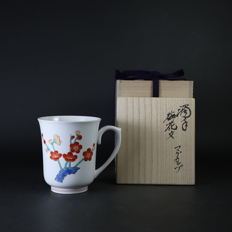 十五代酒井田柿右衛門　作　濁手梅花文マグカップ