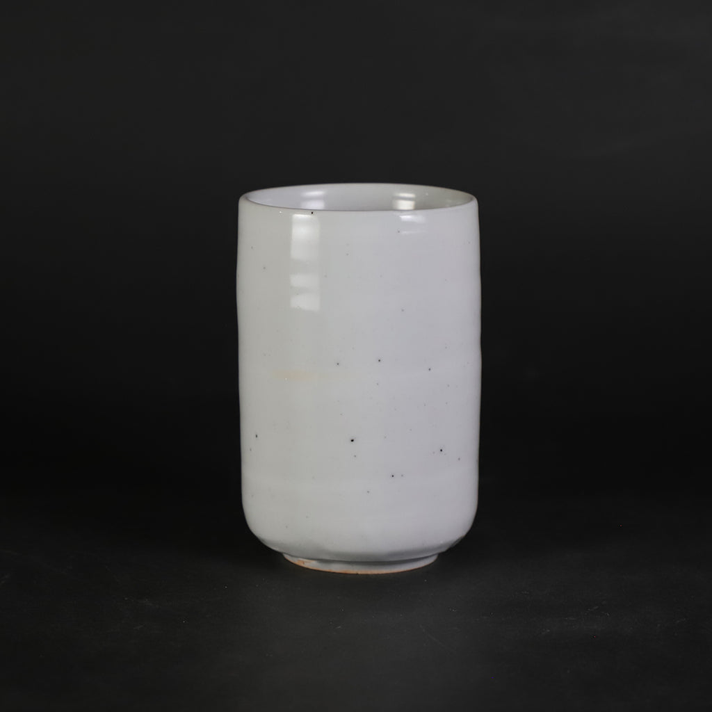 中里健太 作 白磁湯呑 – ギャラリー一番館オンラインショップ