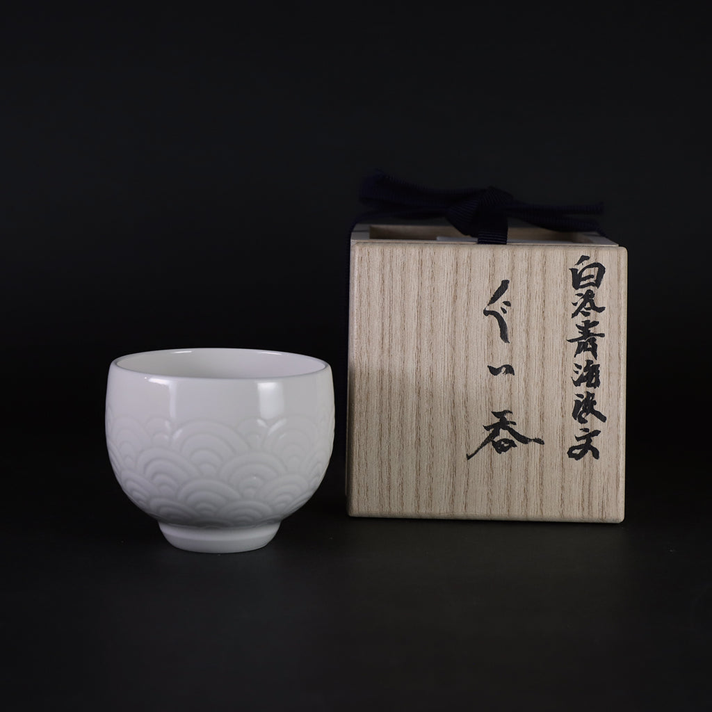 井上 萬二 作『青白磁花文皿』 ｜骨董品買取 緑和堂