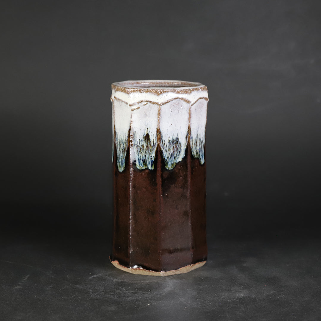 熊本千治 作 朝鮮唐津面取花器 – ギャラリー一番館オンライン