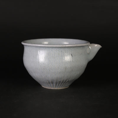 岡本修一　作　青白磁鎬片口
