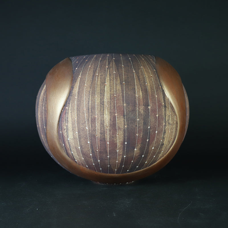 Iron-dyed line pattern vase by Miho Nakamura