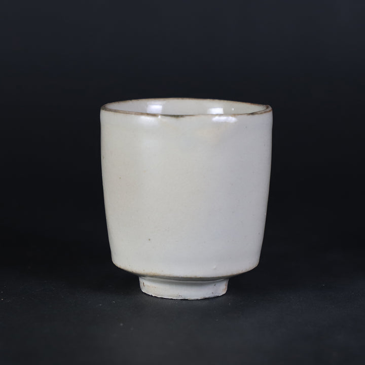 竹花正弘 作 粉引ぐい呑 No.14 – ギャラリー一番館オンラインショップ