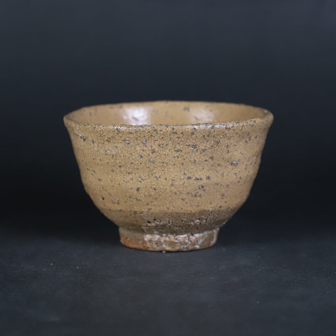 内村慎太郎 作 奥高麗ぐい呑 No.66 – ギャラリー一番館オンラインショップ