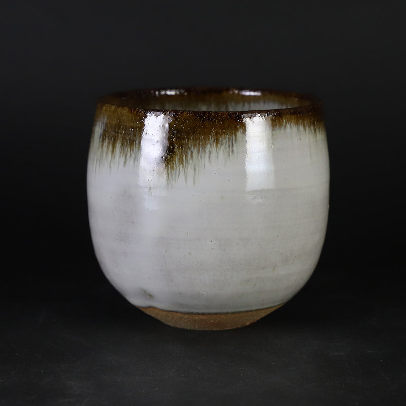 Nakazato Tarouemon Kiln Karatsu Choko (Extra Large Spotted Whale)