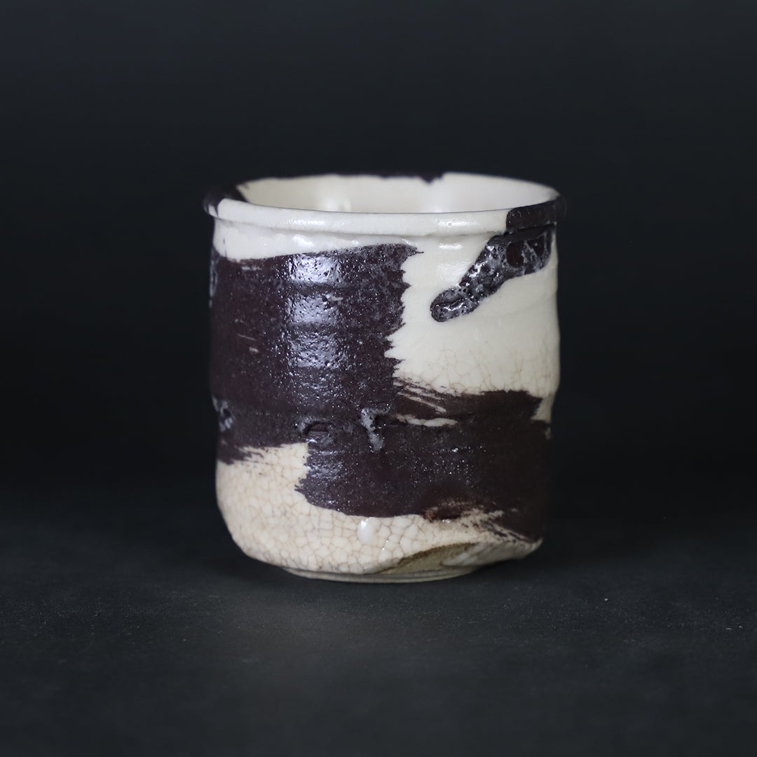 内村慎太郎 作 御所丸黒刷毛たちぐい呑 No.18 – ギャラリー一番館