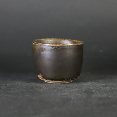 土屋由紀子　作　黒唐津筒杯
