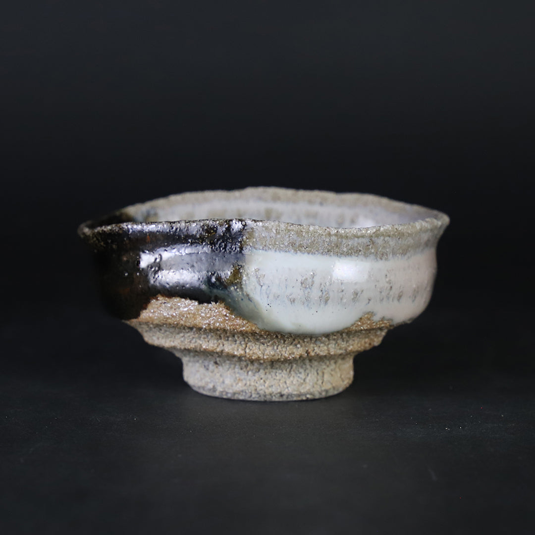 岡本作礼 作 朝鮮唐津沓ぐい呑 – ギャラリー一番館オンラインショップ