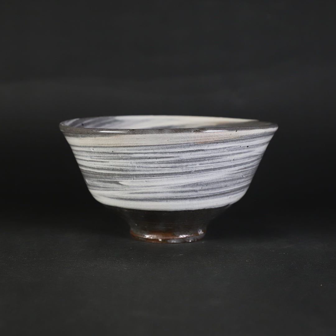 中里太亀作　唐津焼　刷毛目　茶碗　共箱　共布　茶道具 中里太亀作 唐津焼 刷毛目 茶碗 共箱 共布 茶道具