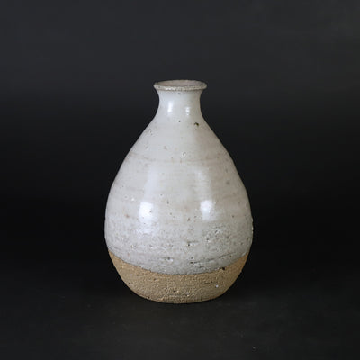 Madara Karatsu sake bottle made by the 14th generation Nakazato Tarouemon