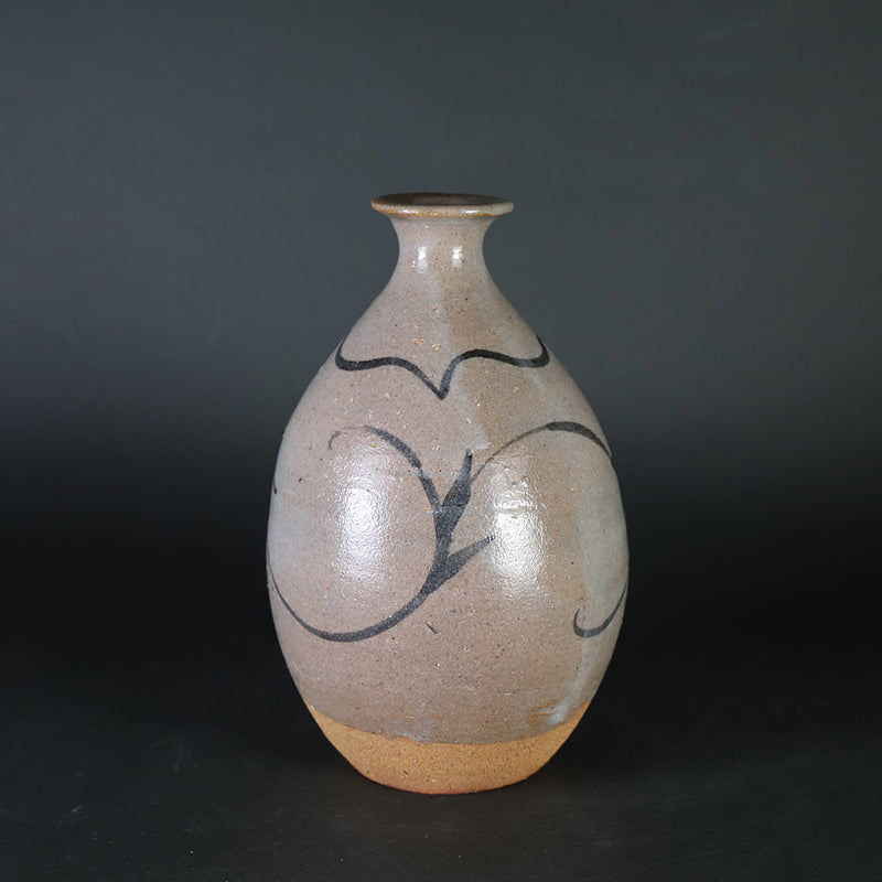 Painted Karatsu sake bottle by the 14th generation Nakazato Tarouemon