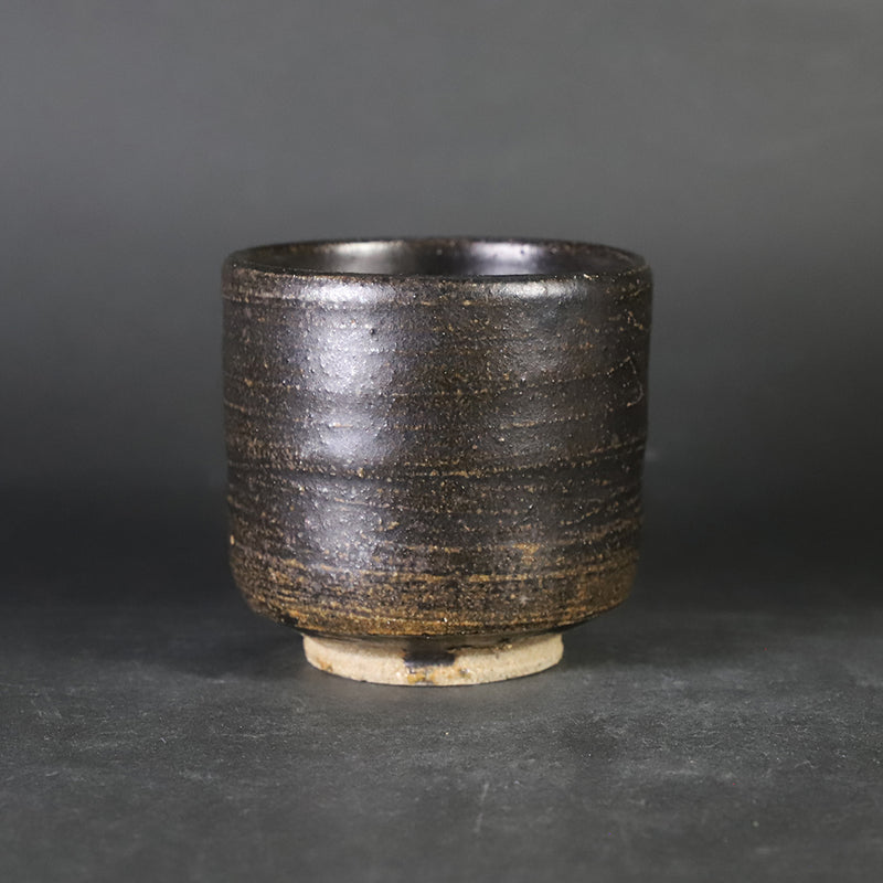 土屋由紀子　作　黒唐津筒器