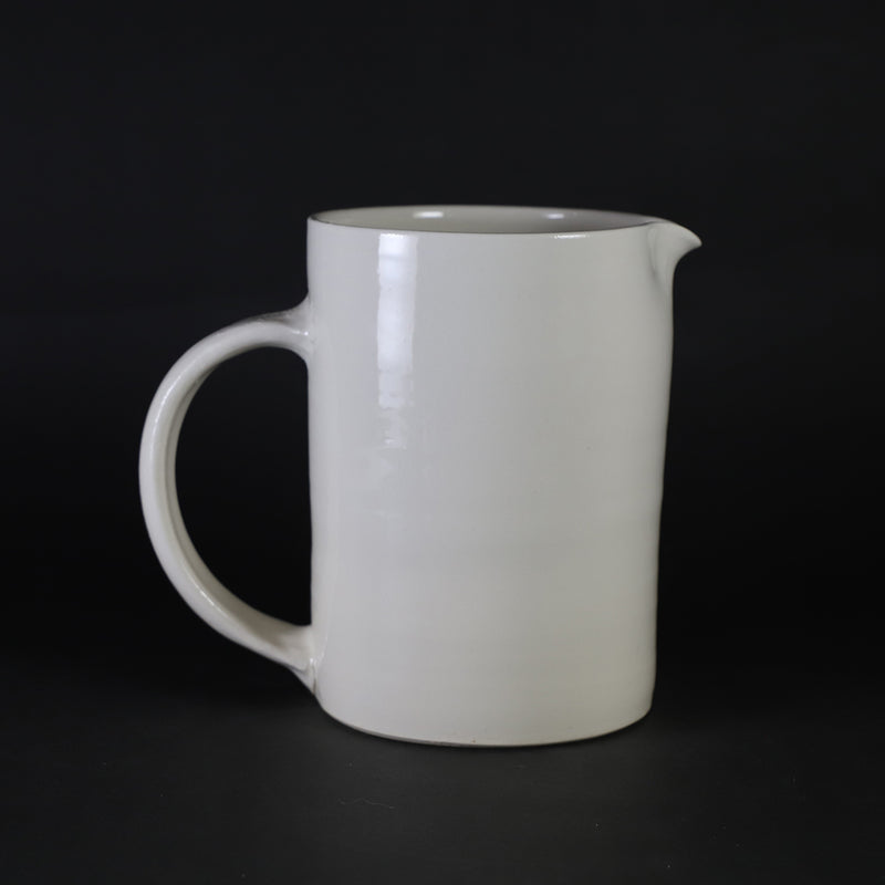 中里花子　作　ピッチャー