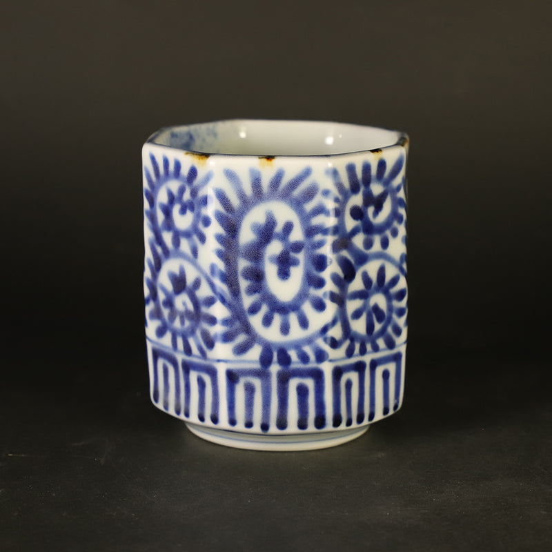 Fukusen Kiln Octopus Arabesque Beveled Teacup (Small)