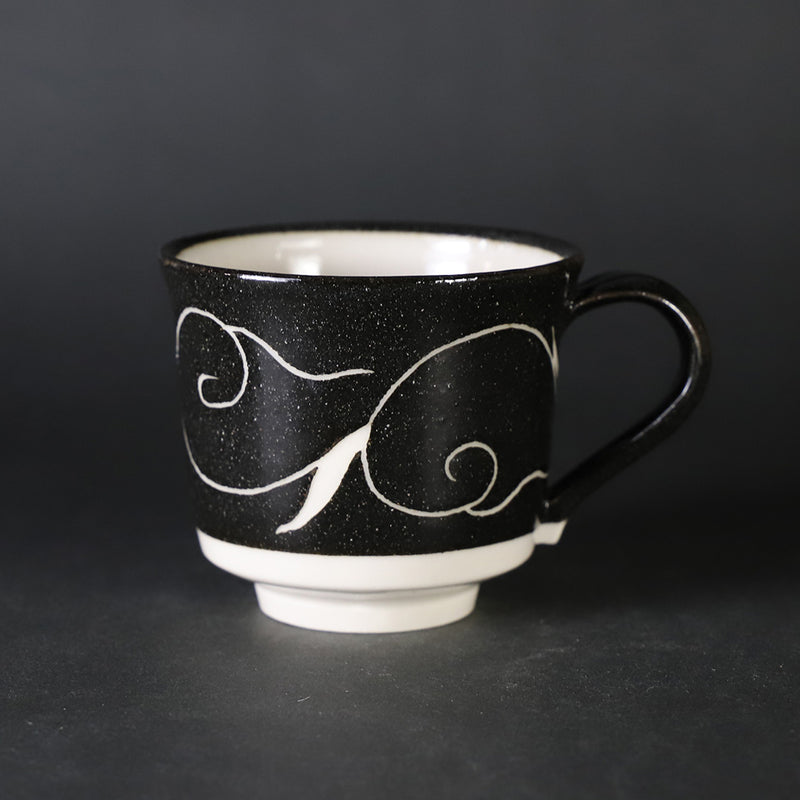 Taroemon Nakazato 14th Karatsu White Scratched Black Bowl Plate