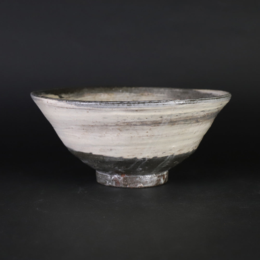 内村慎太郎 作 鶏龍山茶盌 No.27 – ギャラリー一番館オンラインショップ