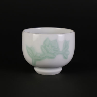 Manji Inoue's work, white porcelain, green glaze, magnolia carving design sake cup (small)