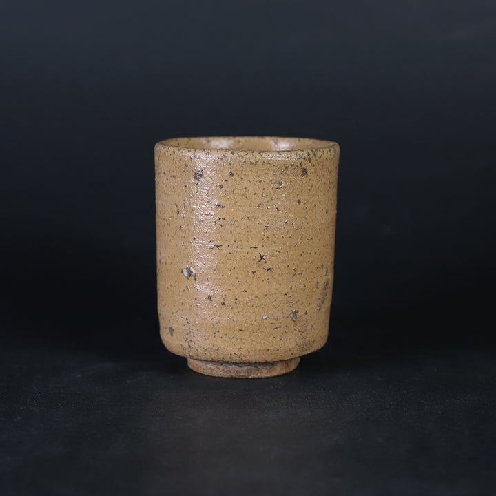 内村慎太郎 作 奥高麗たちぐい呑1 – ギャラリー一番館オンラインショップ