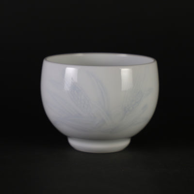 Manji Inoue White Porcelain Dyed Wheat Engraved Sake Cup (Large)