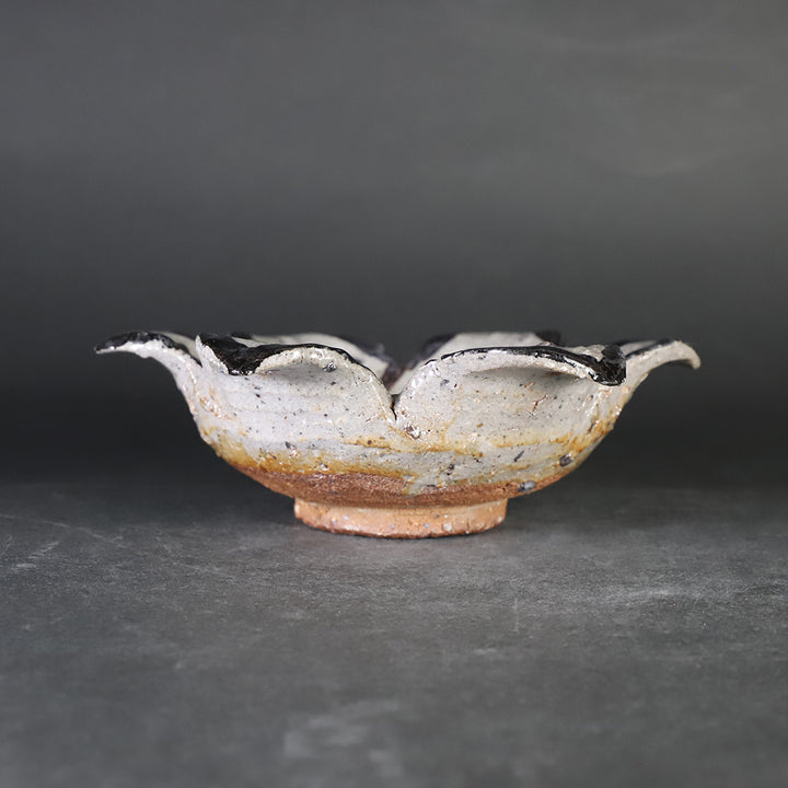 丸田雄 作 絵唐津百合形向付 No.20 – ギャラリー一番館オンラインショップ