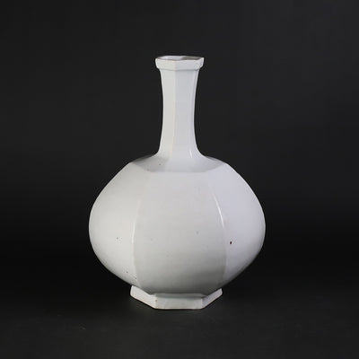 White porcelain vase No.11 by Naoto Yano