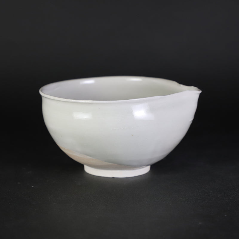 秋田菫　作　白瓷片口
