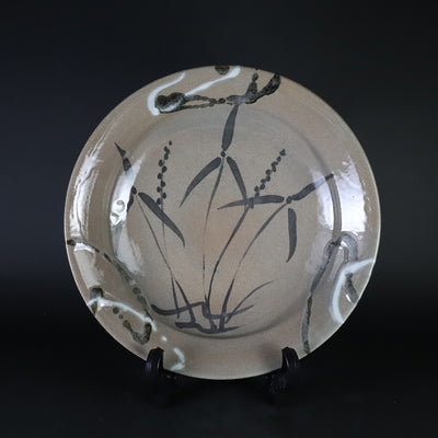 Korean-style Karatsu plate by the 14th generation Nakazato Tarouemon