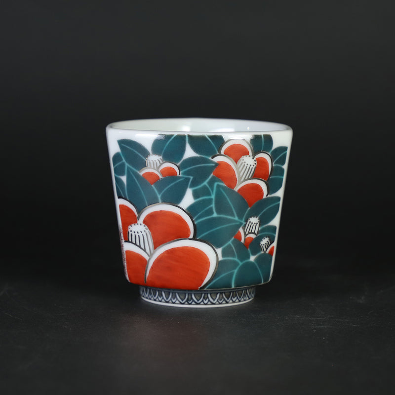 A sake cup with a snowflake design and a camellia motif, made by the 14th generation Imaizumi Imaemon
