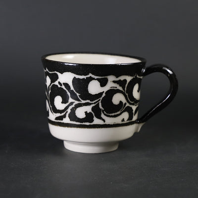 Karatsu porcelain bowl and plate with black and white base with scratches, made by the 14th generation Nakazato Tarouemon
