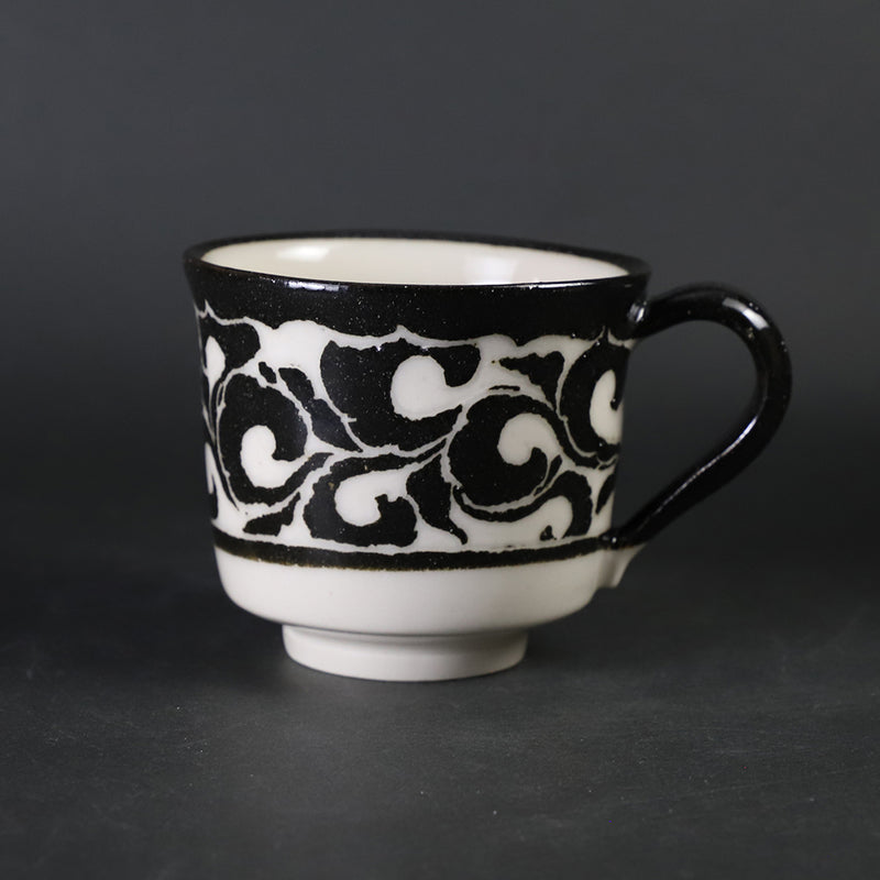 Karatsu porcelain bowl and plate with black and white base with scratches, made by the 14th generation Nakazato Tarouemon