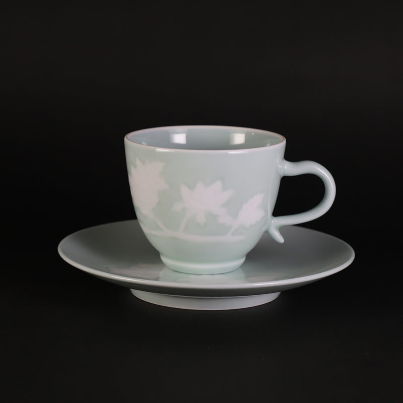 Blue and white porcelain coffee bowl with rose design by Manji Inoue