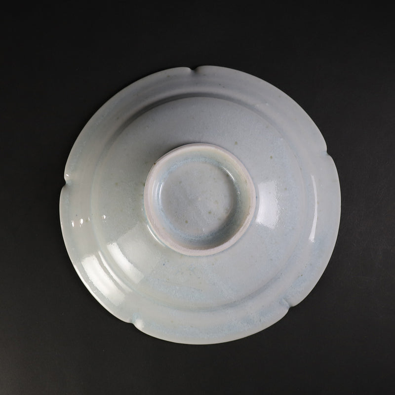 Blue and white porcelain five-sided floral pattern plate by Shuichi Okamoto