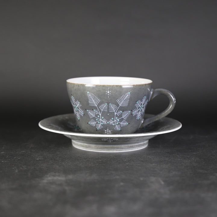 十四代今泉今右衛門 作 色絵薄墨墨はじき雪文碗皿 – ギャラリー一番館