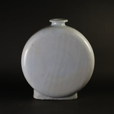 Blue and white porcelain vase by Kenta Nakazato