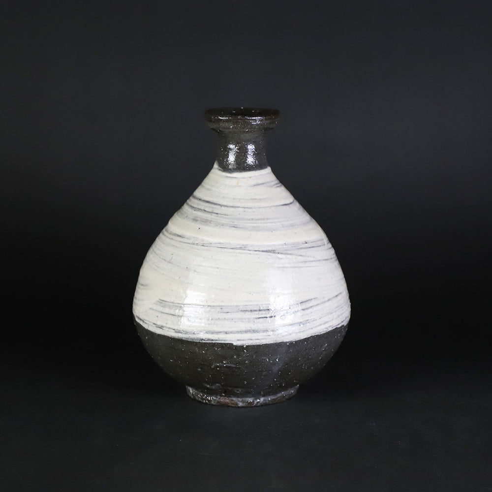 日本美術　矢野直人　黒唐津　花生　面取壺　美品　共箱　共布　本物保証 矢野直人 作品一覧 | 唐津焼と有田焼の専門店 ギャラリー一番館