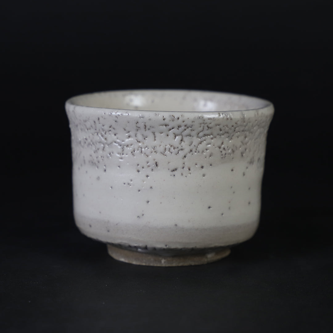 内村慎太郎 作 雨漏堅手たちぐい呑 No.19 – ギャラリー一番館