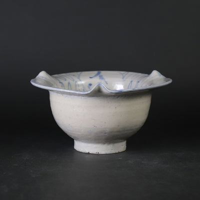 A set of blue and white porcelain dishes by Maruta Souichi Gallery