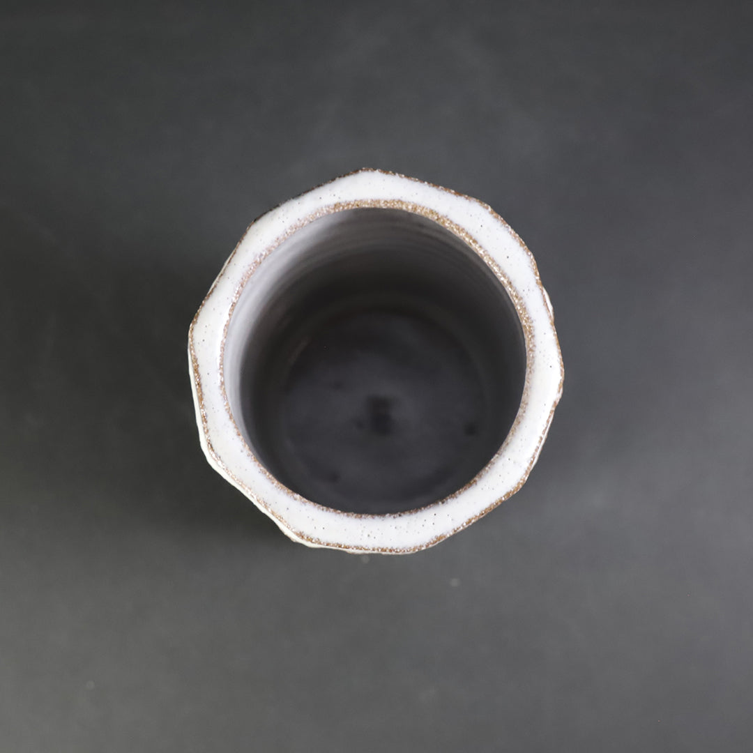 熊本千治 作 朝鮮唐津面取花器 – ギャラリー一番館オンラインショップ