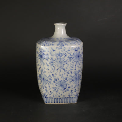Square blue and white vase by Maruta Soichi Gallery No.12