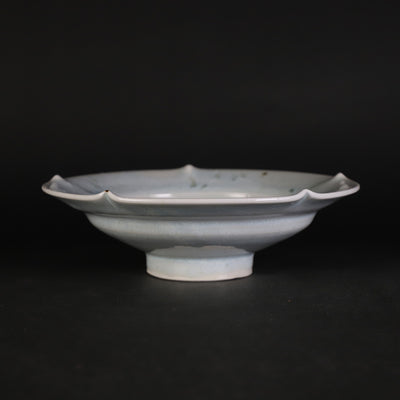 Blue and white porcelain five-sided floral pattern plate by Shuichi Okamoto