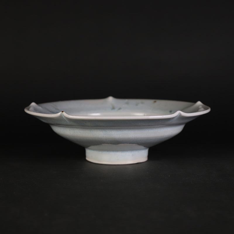 Blue and white porcelain five-sided floral pattern plate by Shuichi Okamoto