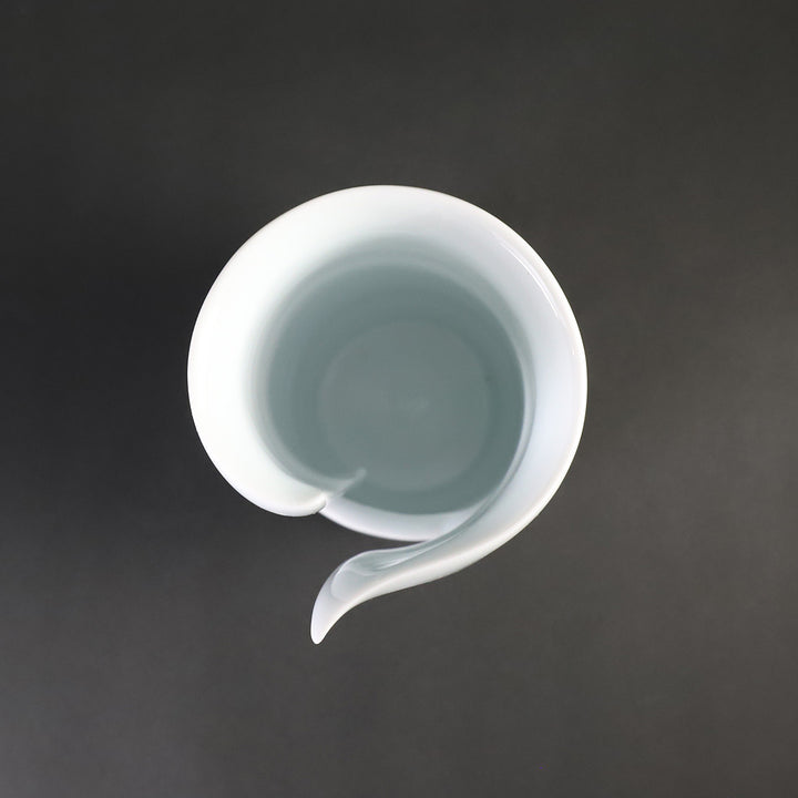 Blue porcelain vase by Akio Momota – ギャラリー一番館オンライン